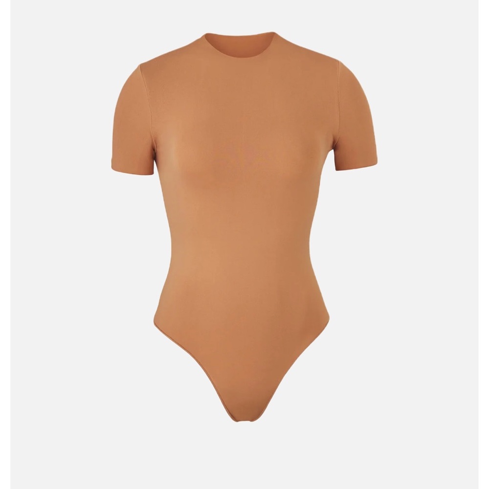 New Skims Essential T-Shirt Bodysuit in Light Neutral Size M Scoop neckline